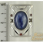 Серебряное кольцо с кианитом и гранатами